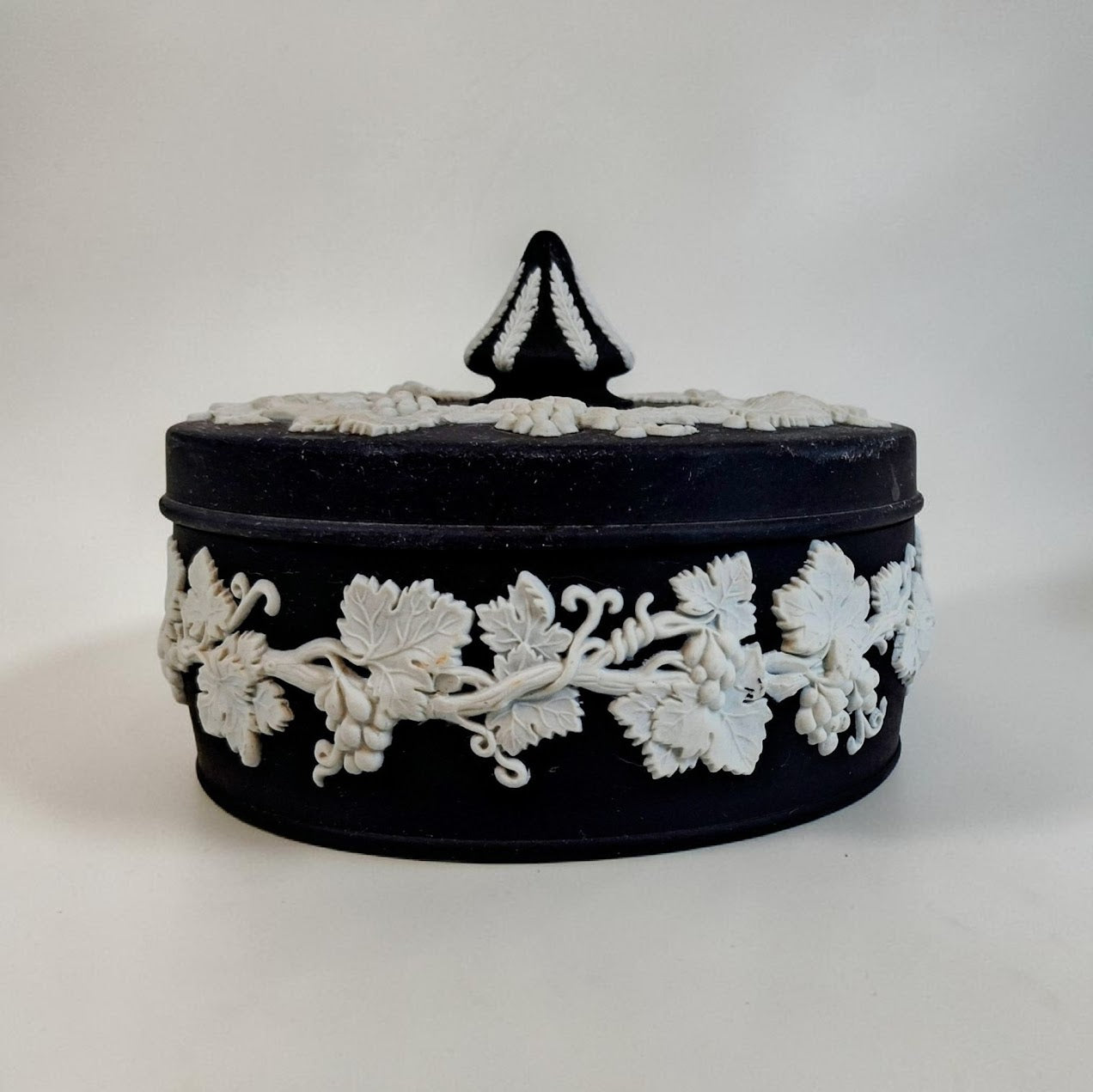 Black Jasperware Trinket box "Large Carousel”