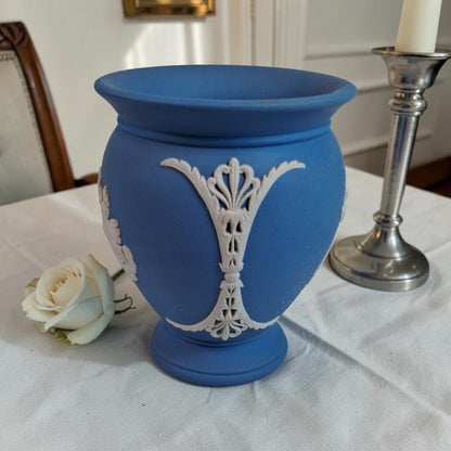 Small Wedgwood Vase or Urn, Beautiful!