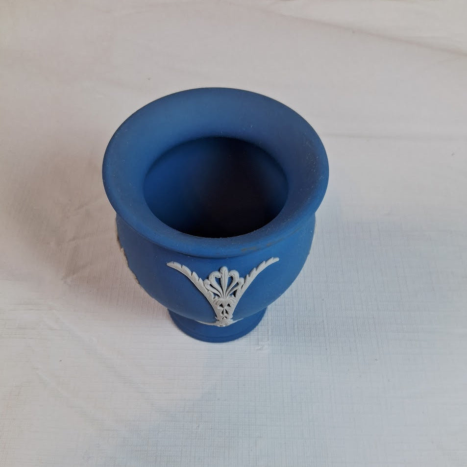 Small Wedgwood Vase or Urn, Beautiful!