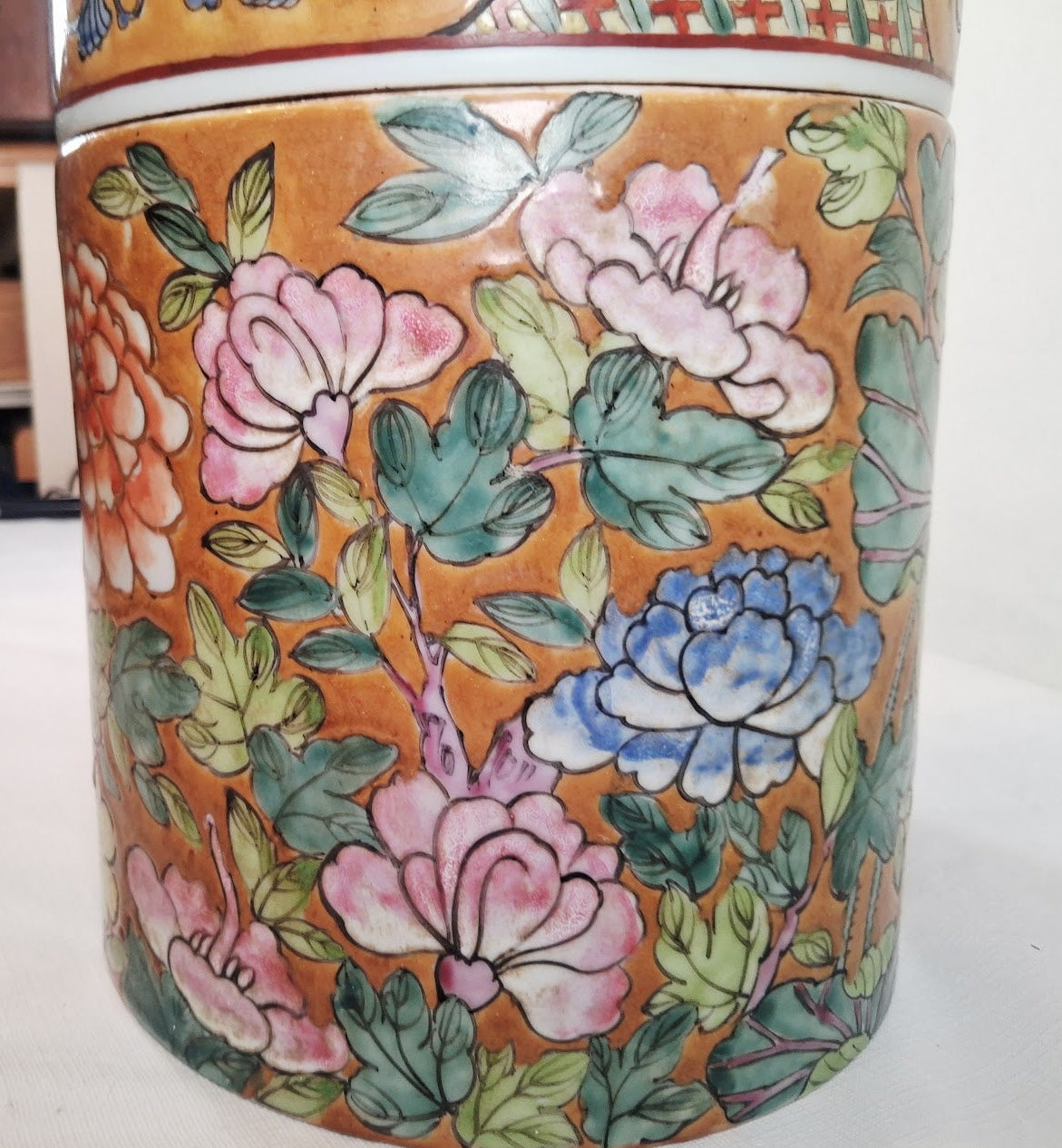 Vintage famille Rose Beautiful Canister with Lid, 10" Tall