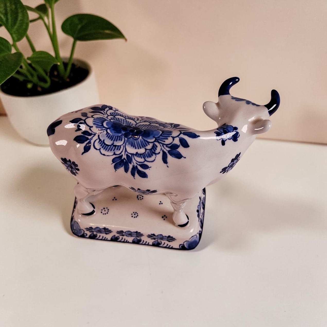 Authentic Royal Delft Cow, Stunning!!