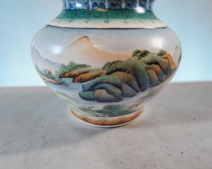 Vintage Chinese Lidded Temple Jar/ Ginger Jar, topped with Beautiful Gold Gilt Foo Dog, Just Stunning!!