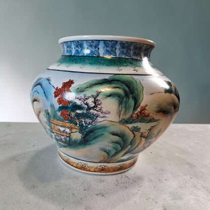 Vintage Chinese Lidded Temple Jar/ Ginger Jar, topped with Beautiful Gold Gilt Foo Dog, Just Stunning!!