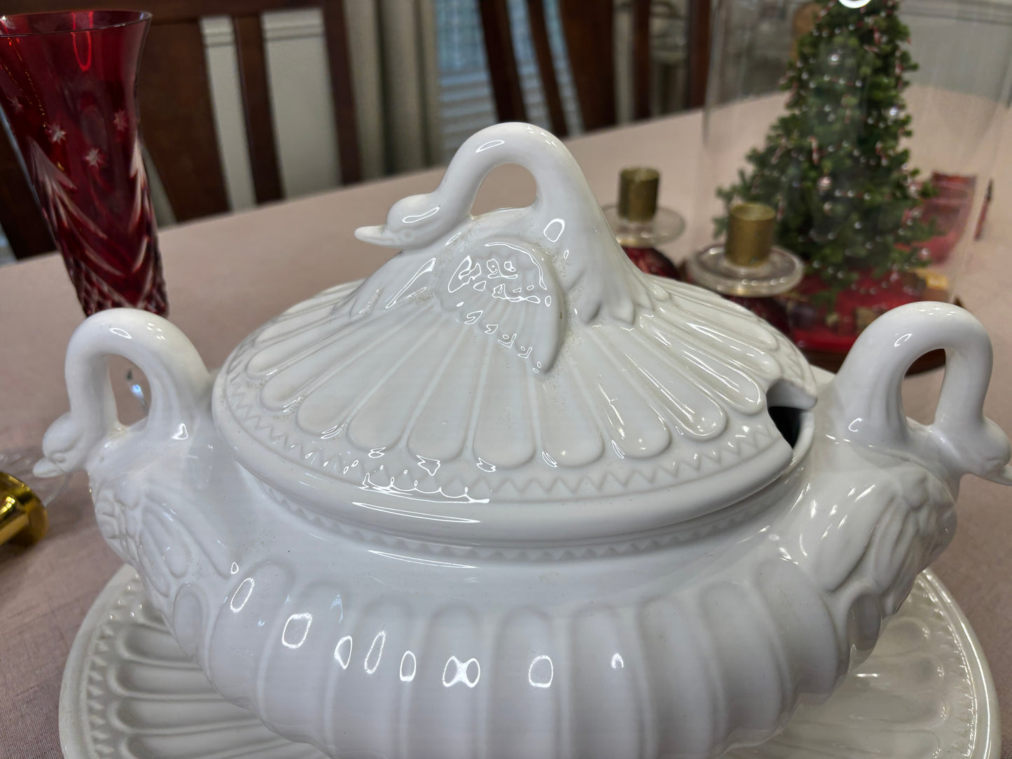 Beautiful swan tureen with under plate!