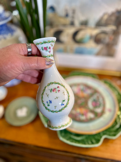 Bernardaud Limoges Floral Porcelain “Poe” Bud Vase – France, 7”