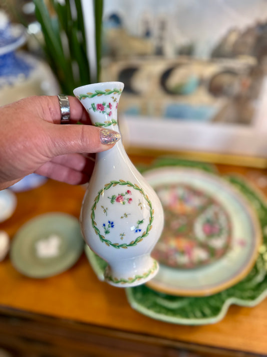 Bernardaud Limoges Floral Porcelain “Poe” Bud Vase – France, 7”