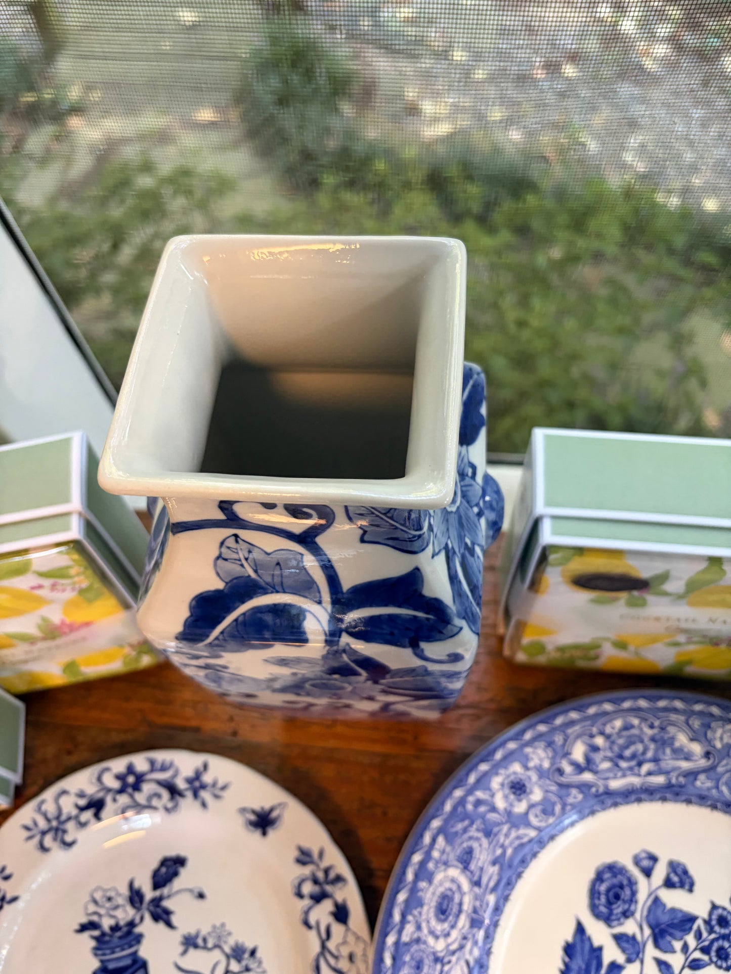 Lovely chinoiserie blue and white floral vase!