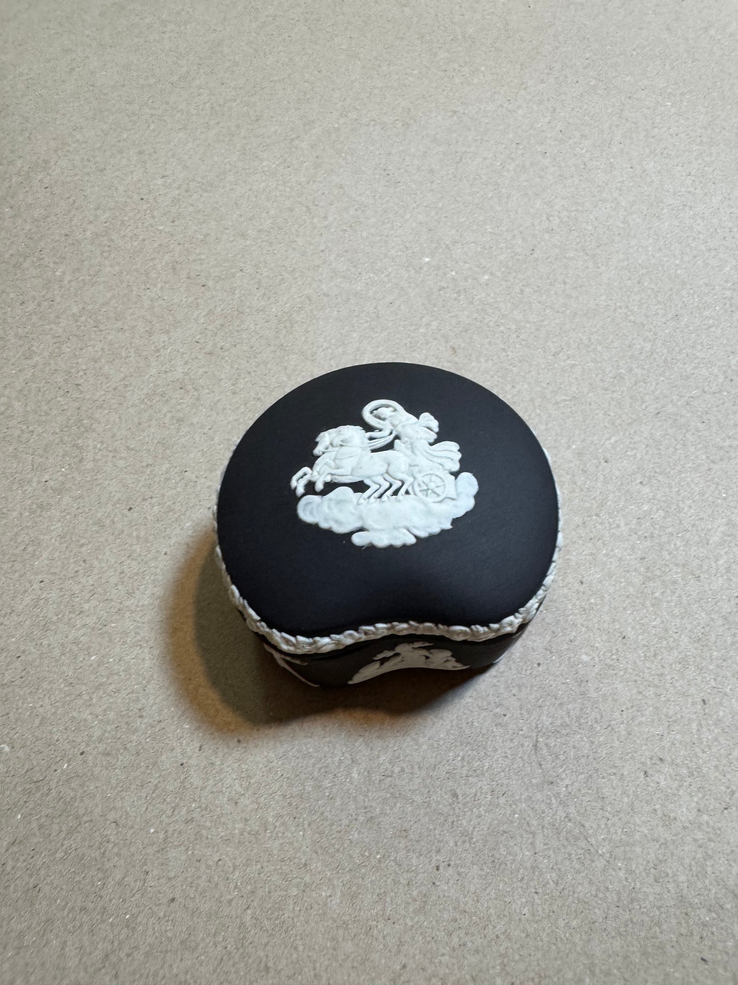 Black bassalt Wedgewood lidded box