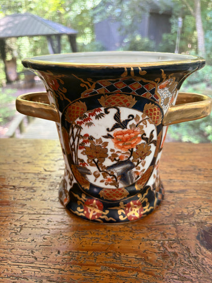 Beautiful Imari colors cachepot with gold handles!