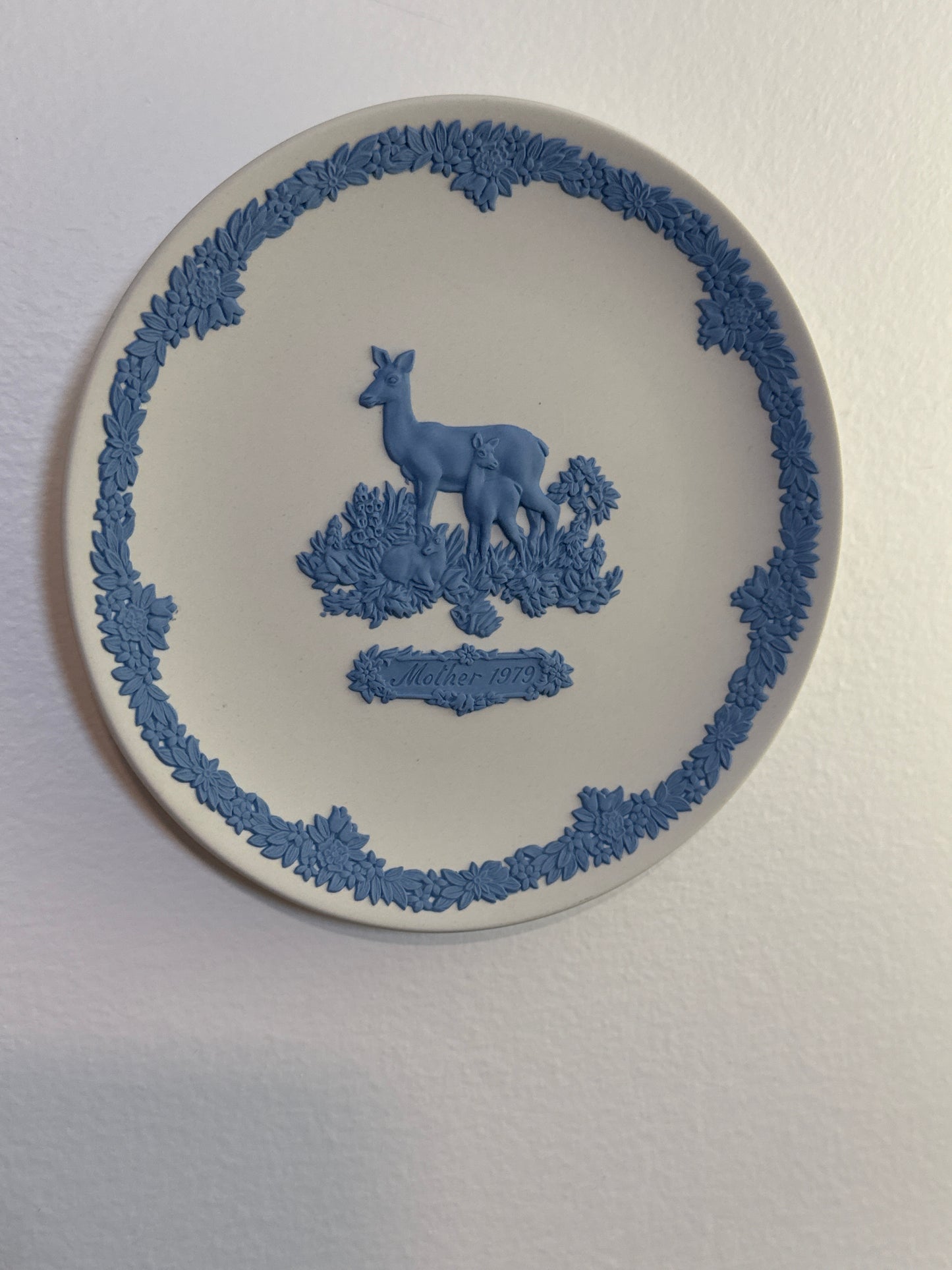 Wedgwood white blue Mother 1975 plate