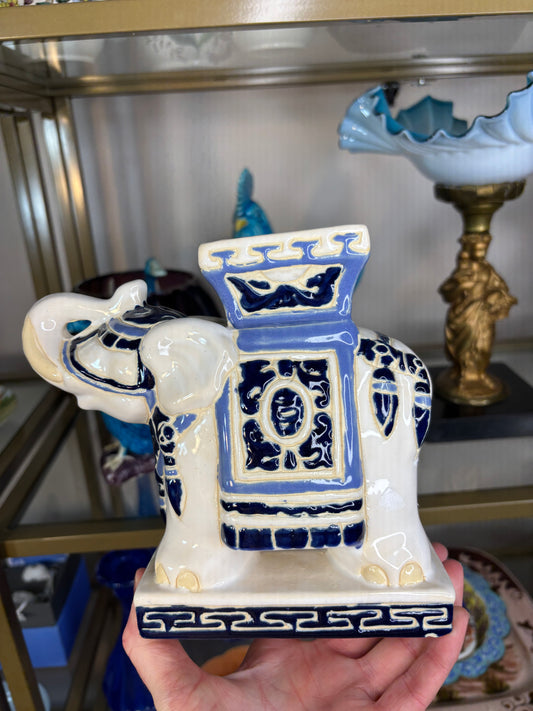 Lovely chinoiserie mini blue and white elephant!