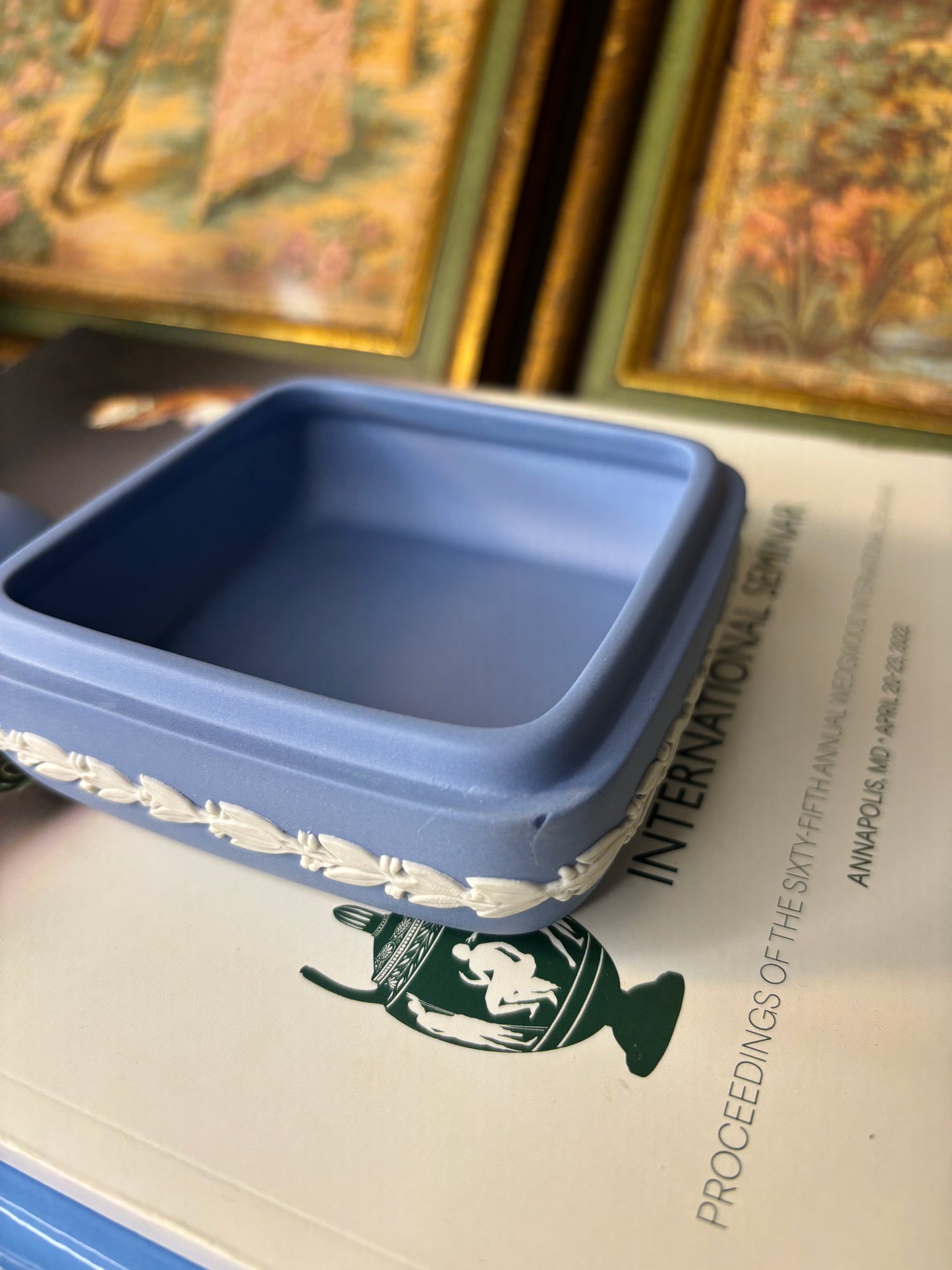 Wedgwood Jasperware Queen Elizabeth trinket box! As is!