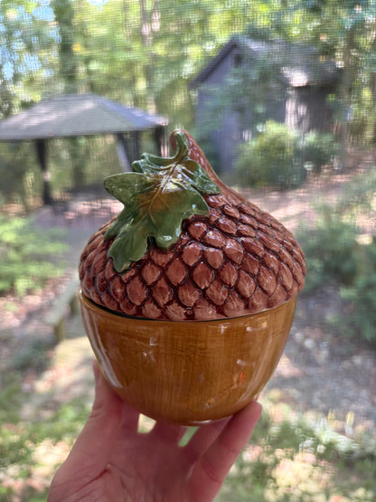 Lovely Vietri acorn lidded dish! 5 available; sold separately!