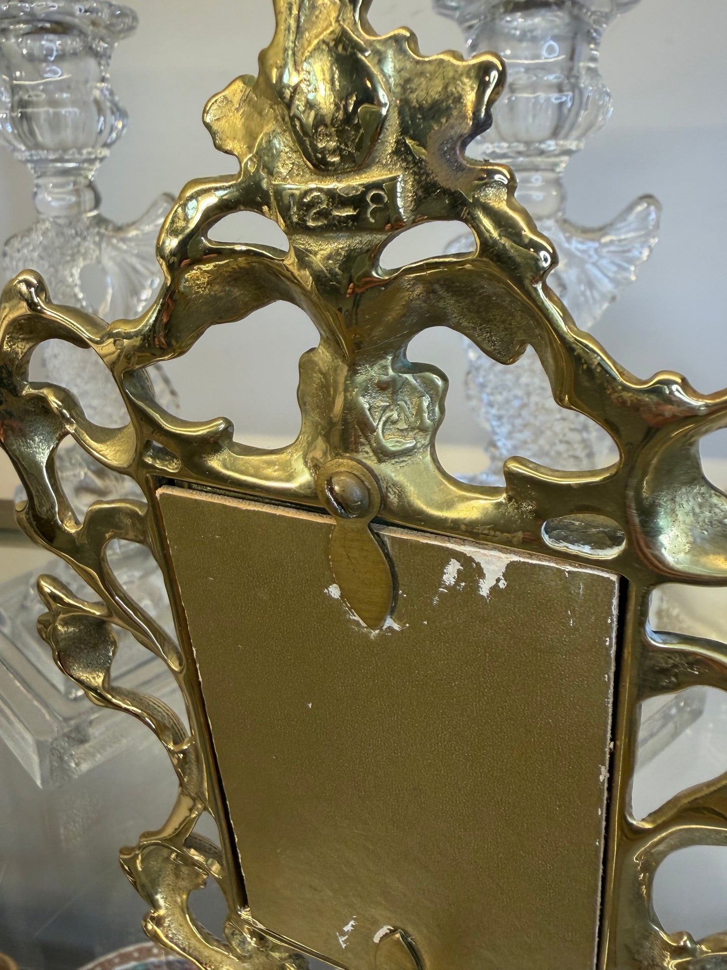 Lovely Virginia Metalcrafters ornate brass picture stand!