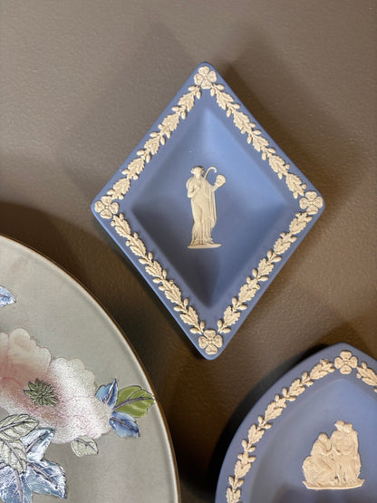 Instant plate wall! Features a botanical bird plate and 3 Wedgwood pieces!