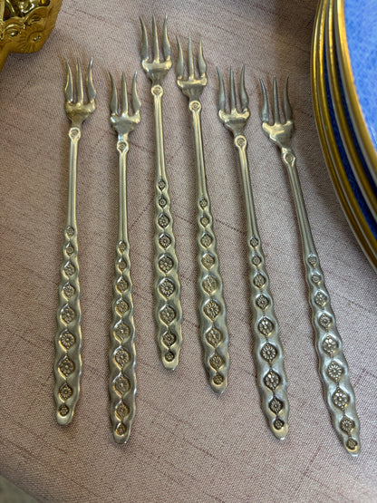 Lovely WM Rogers cocktail forks with flower designs set of 6!