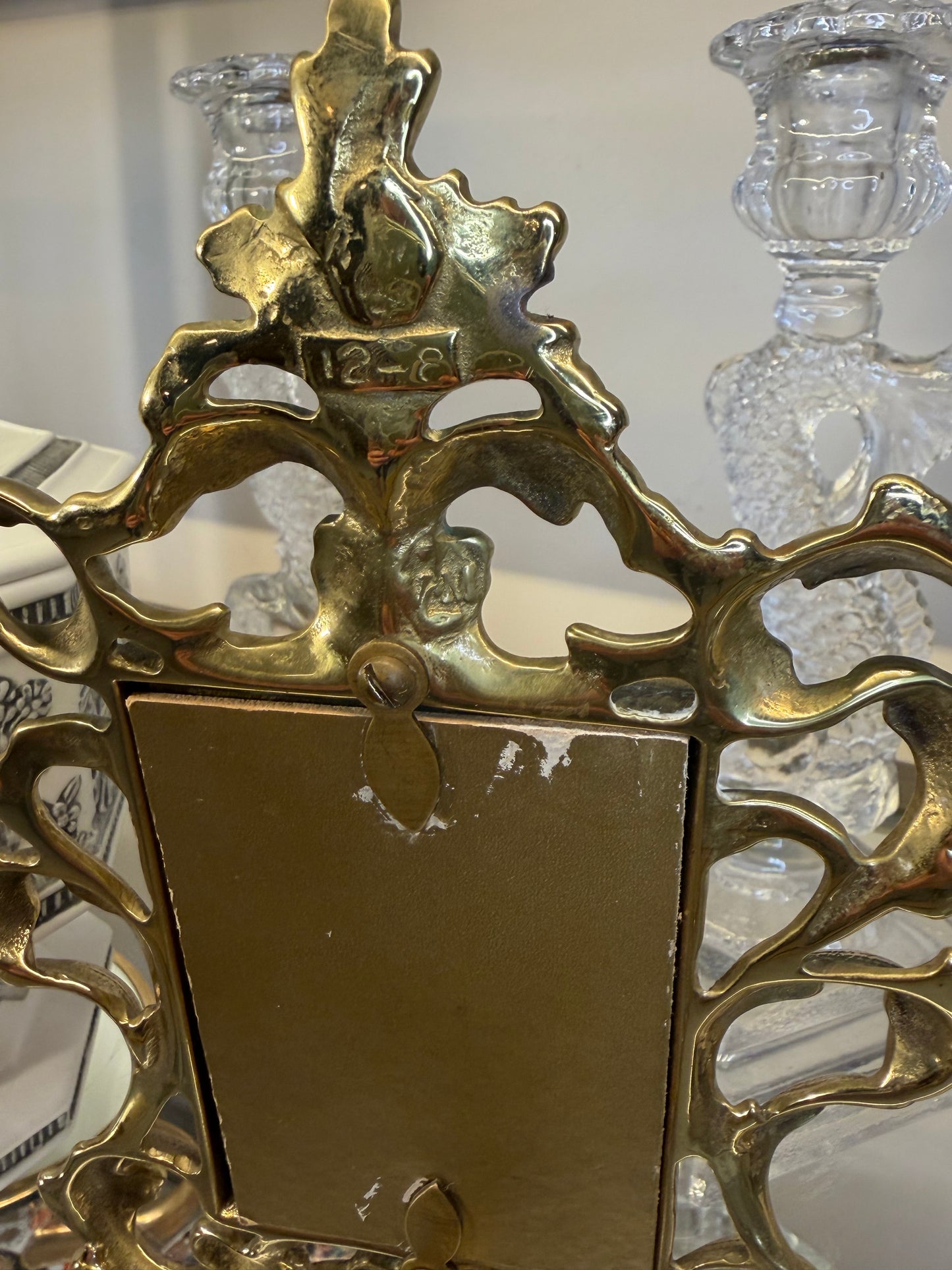 Lovely Virginia Metalcrafters ornate brass picture stand!