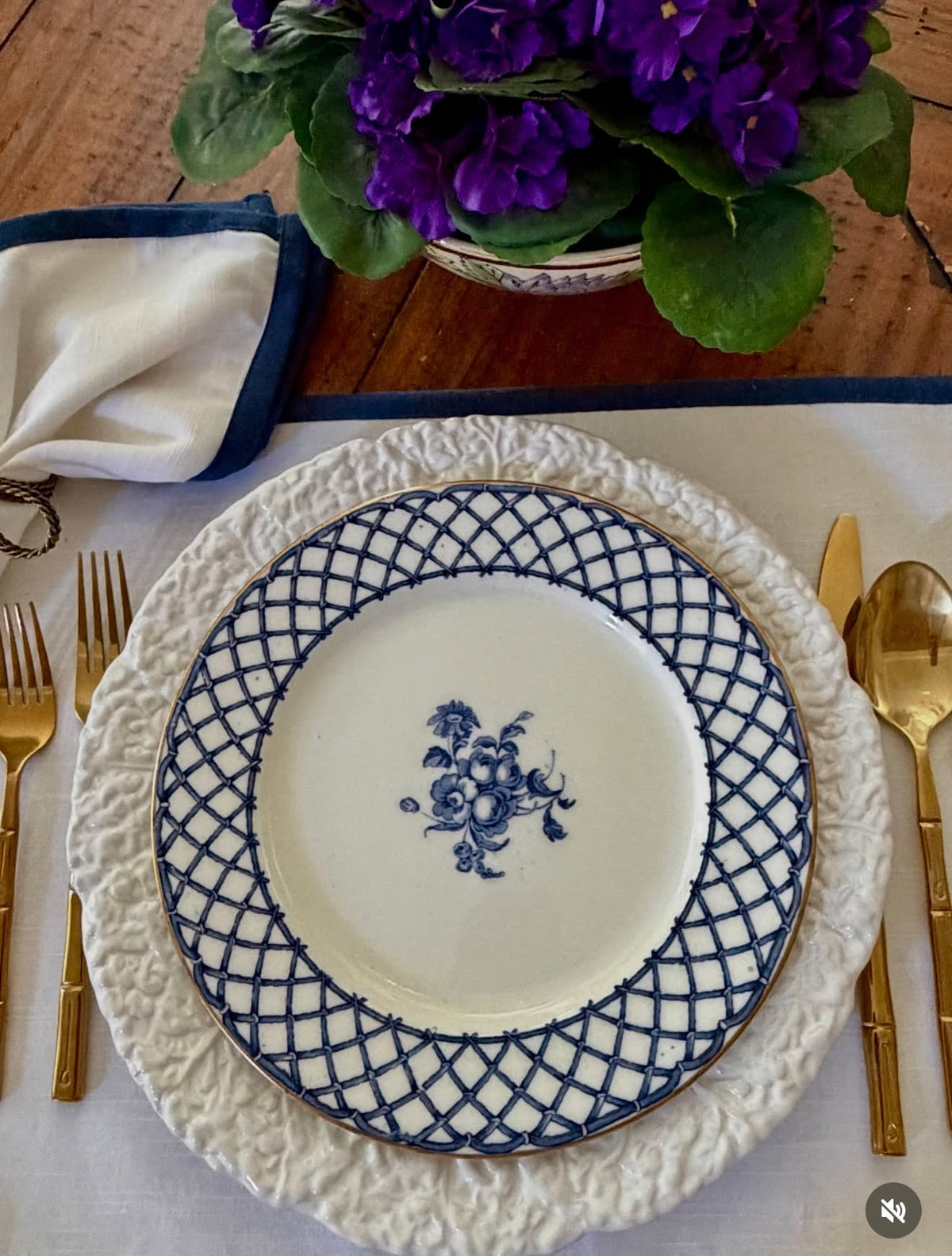 Vintage Bordallo Pinheiro White Cabbage Chargers | Set of 11 | Made in Portugal | 11.5"D
