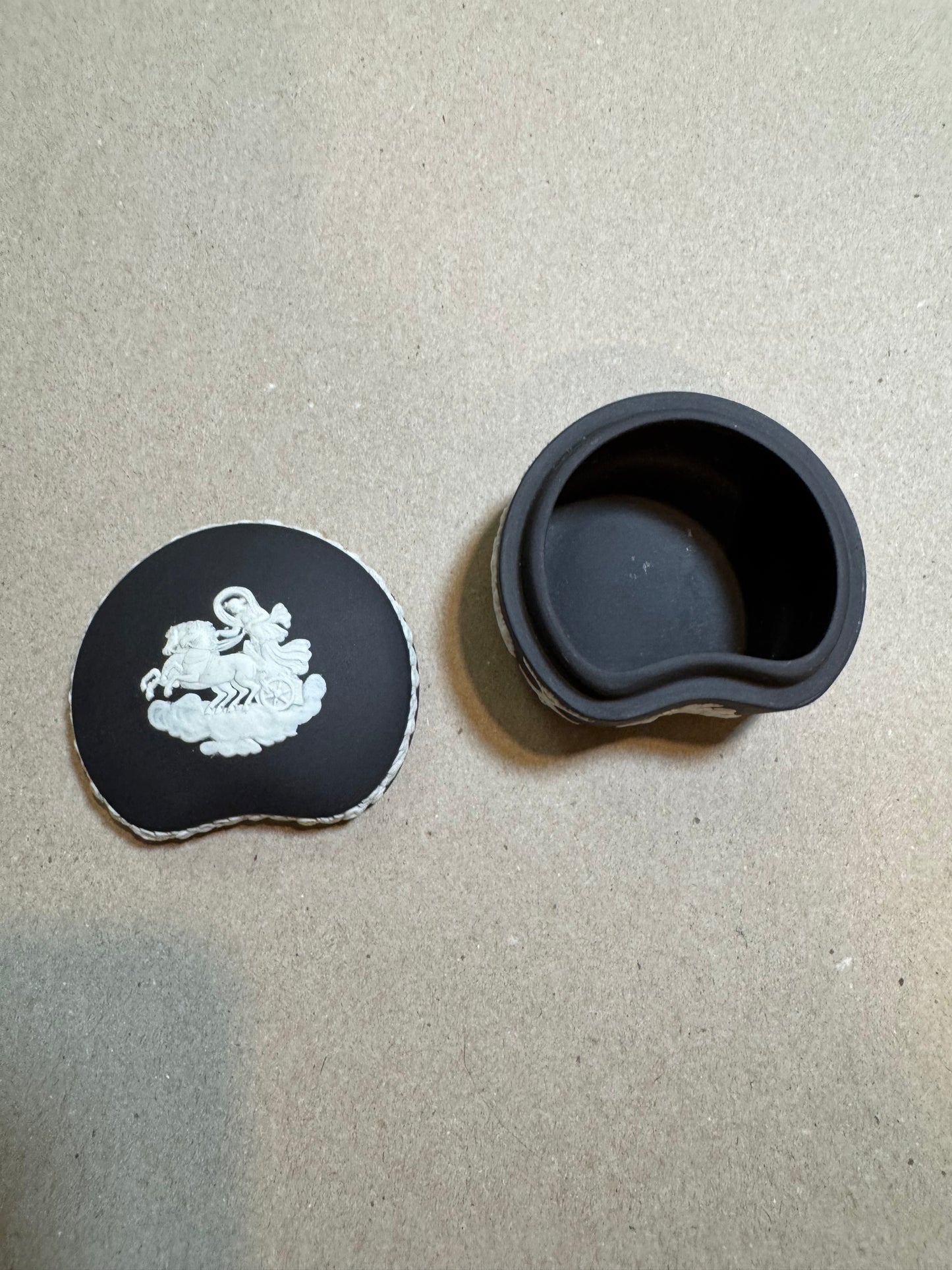 Black bassalt Wedgewood lidded box