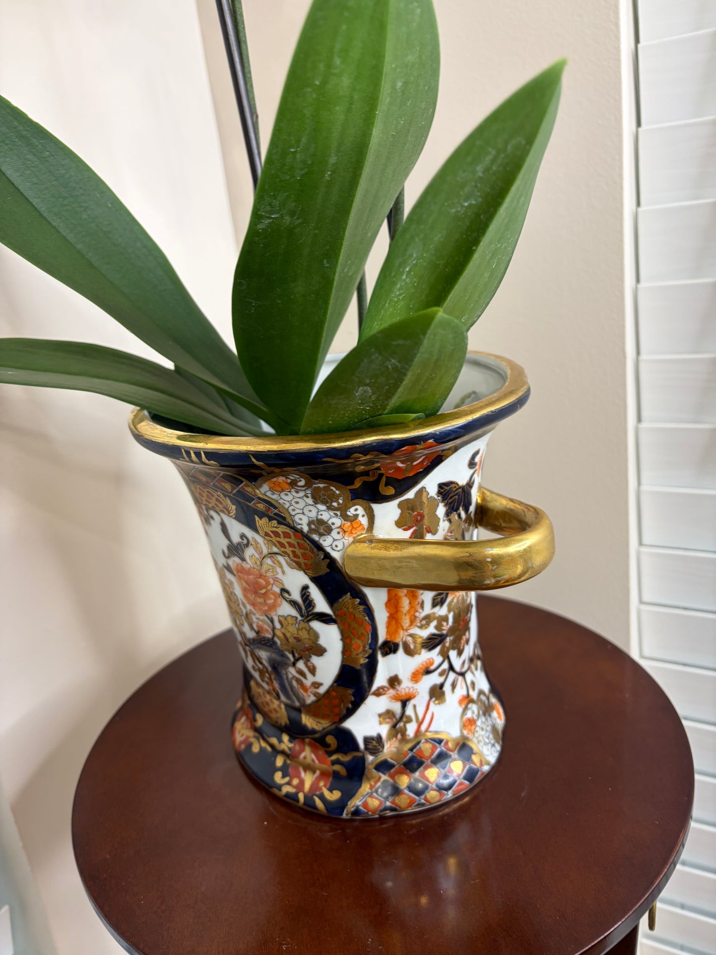 Beautiful Imari colors cachepot with gold handles!