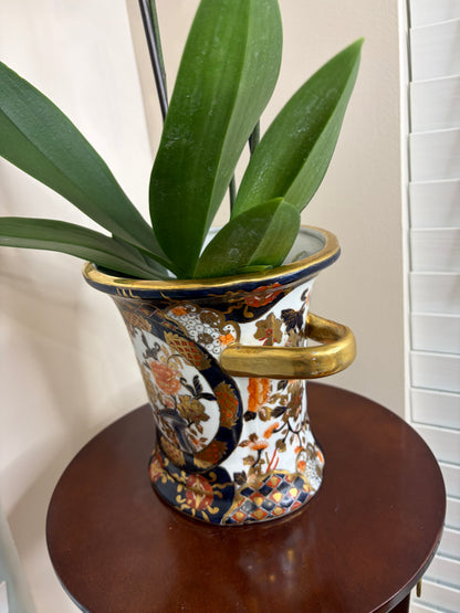 Beautiful Imari colors cachepot with gold handles!