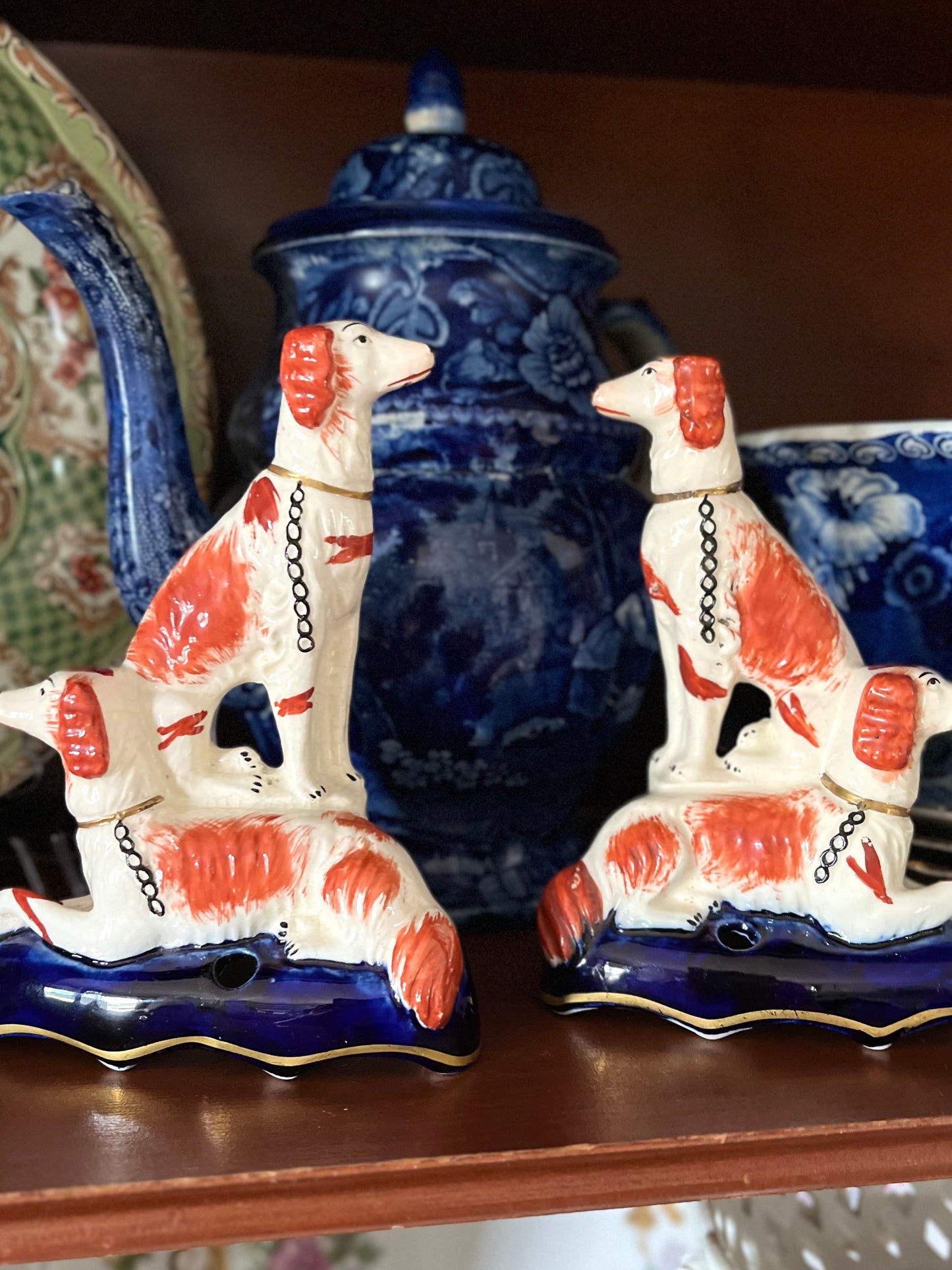 1800’s Pair Of Chelsea England Double Red Spaniel Ink Wells On Cobalt
