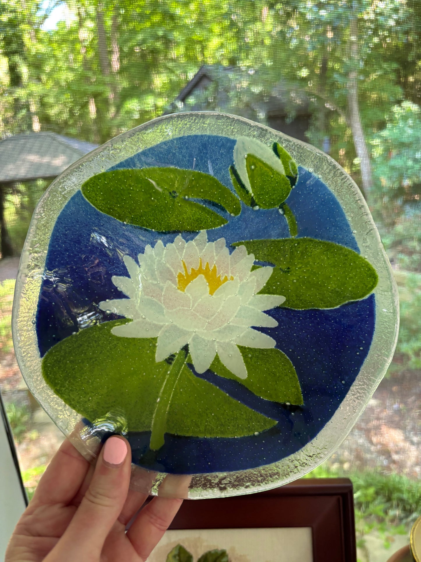Gorgeous Peggy Karr fused art glass scalloped bowl with water lily!