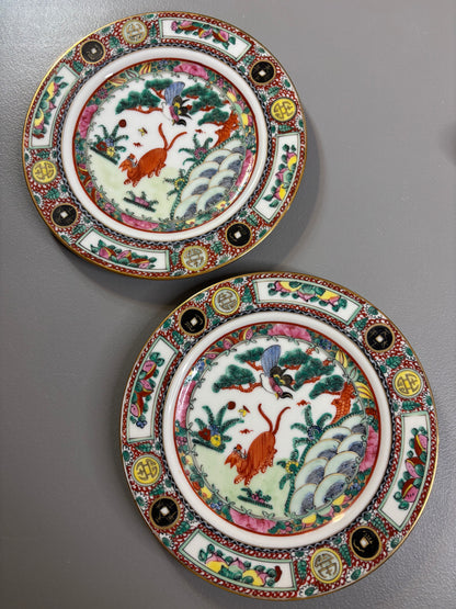 Gorgeous Famille Rose plates pair!