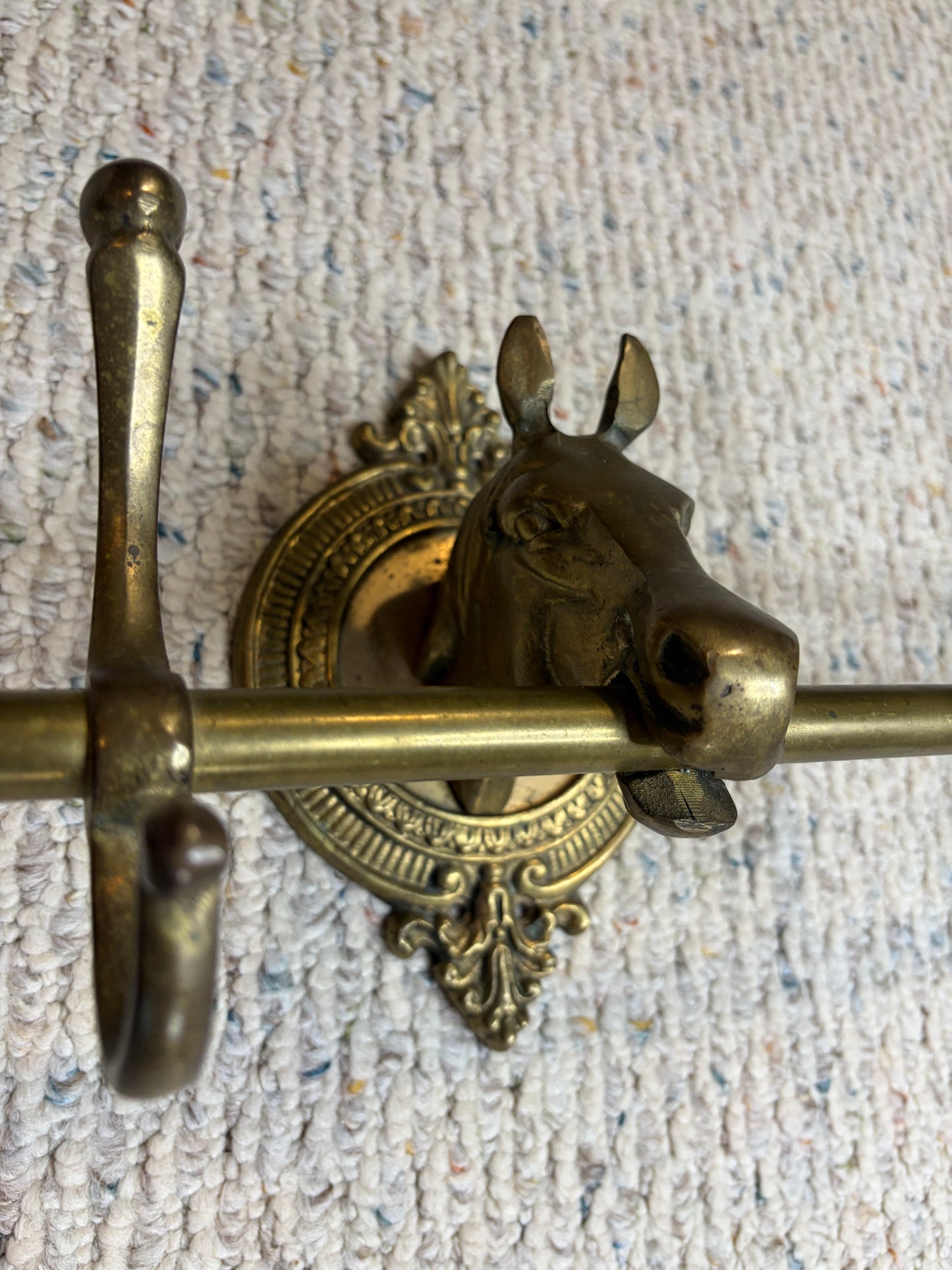 Stunning vintage brass equestrian horse rack with 5 hooks!