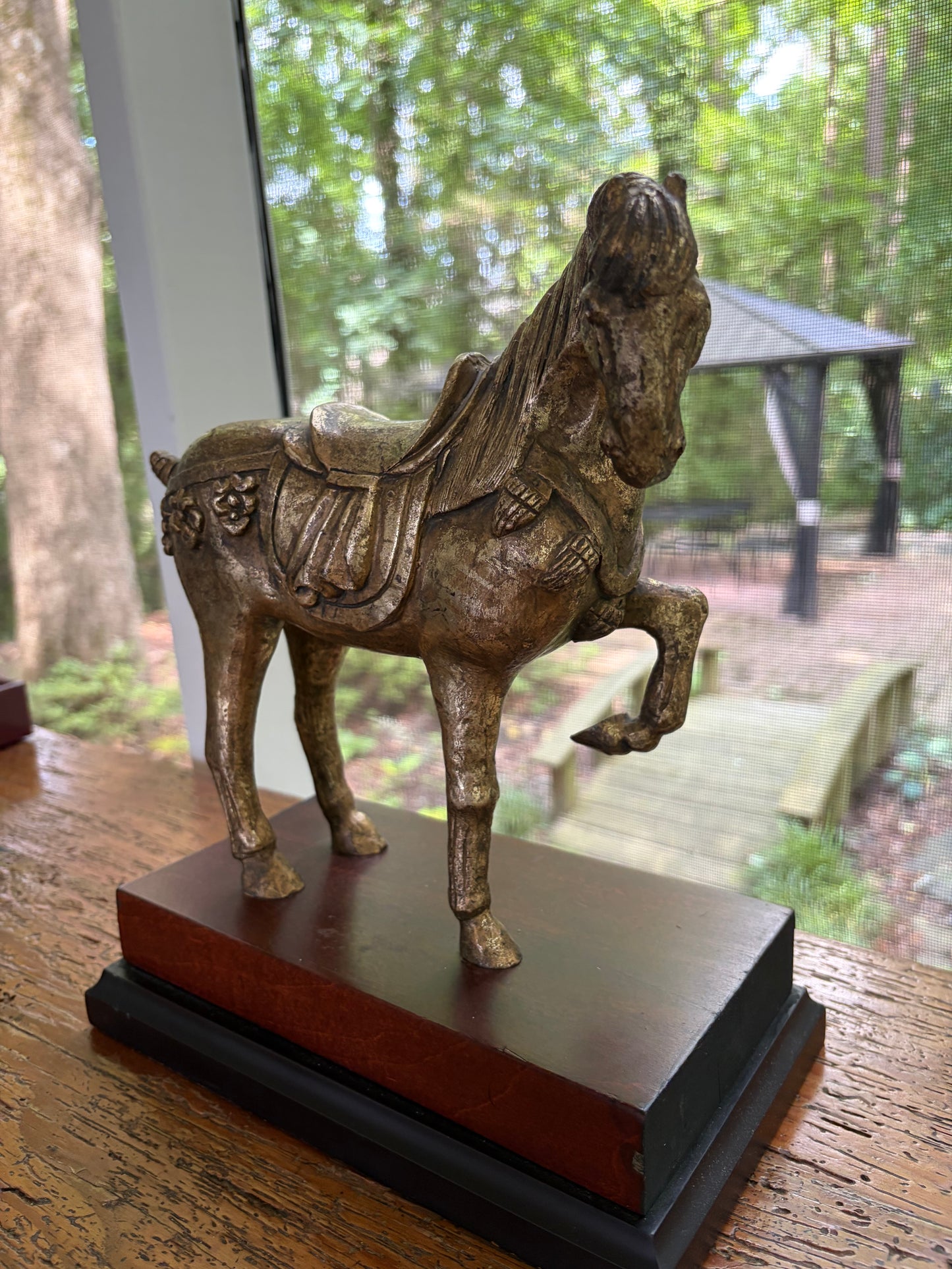 Gorgeous Bombay & Co. horse figurine on wood base!