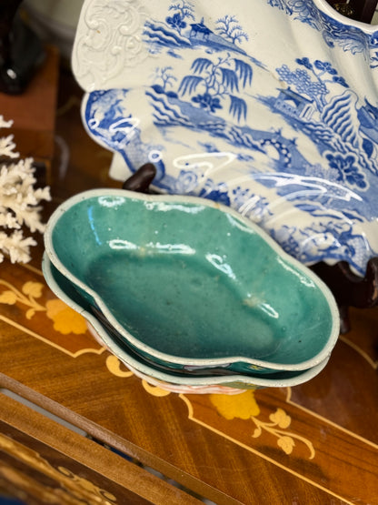 Pair of Republic-Era Turquoise Famille-Verte Dishes – Hand-Painted Medallions (c. 1920–40)