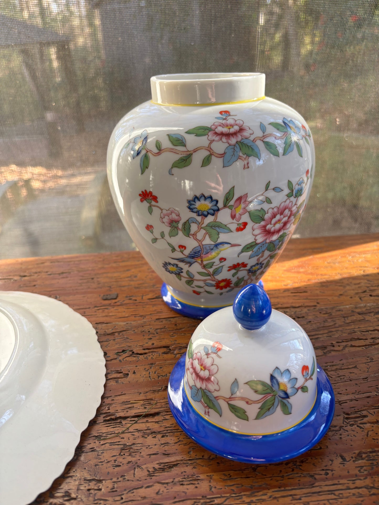Chinoiserie floral lidded ginger jar with bird!