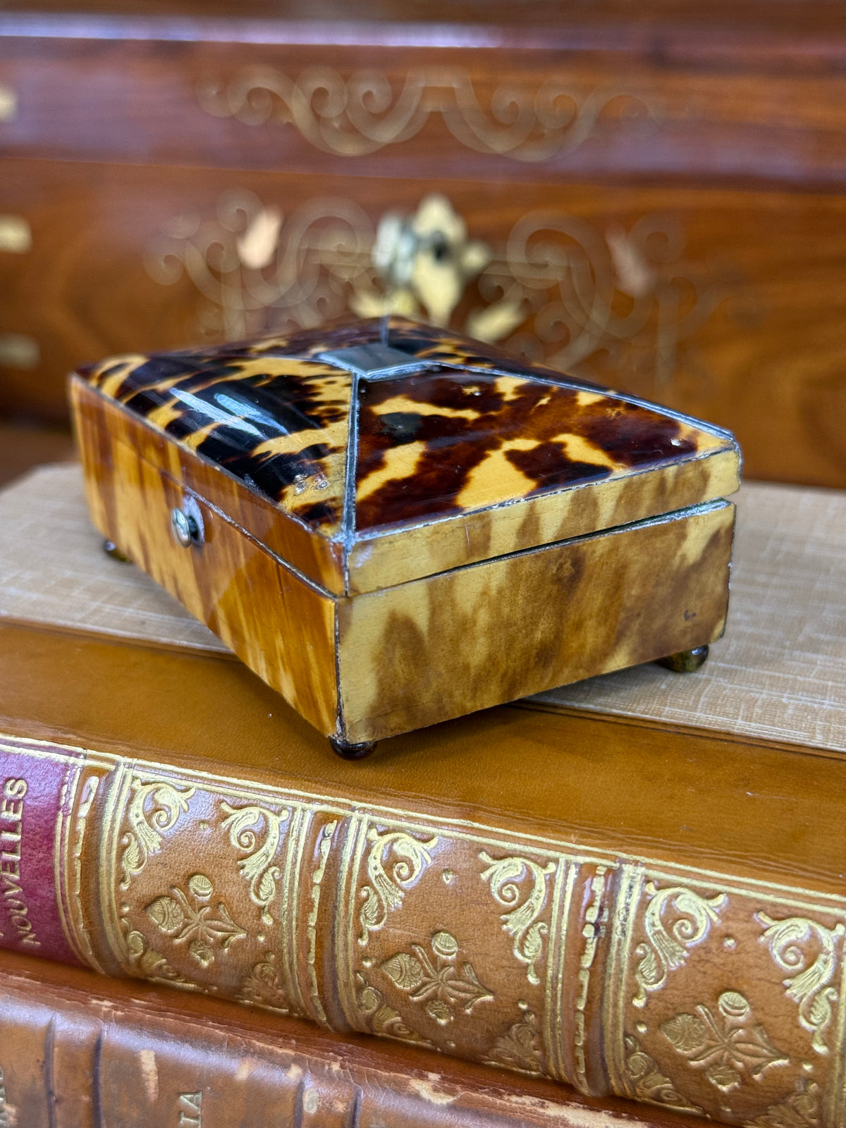 Antique English TShell Snuff & Trinket Box with Silver Cartouche, Footed, c. 1880–1910 – 3”W
