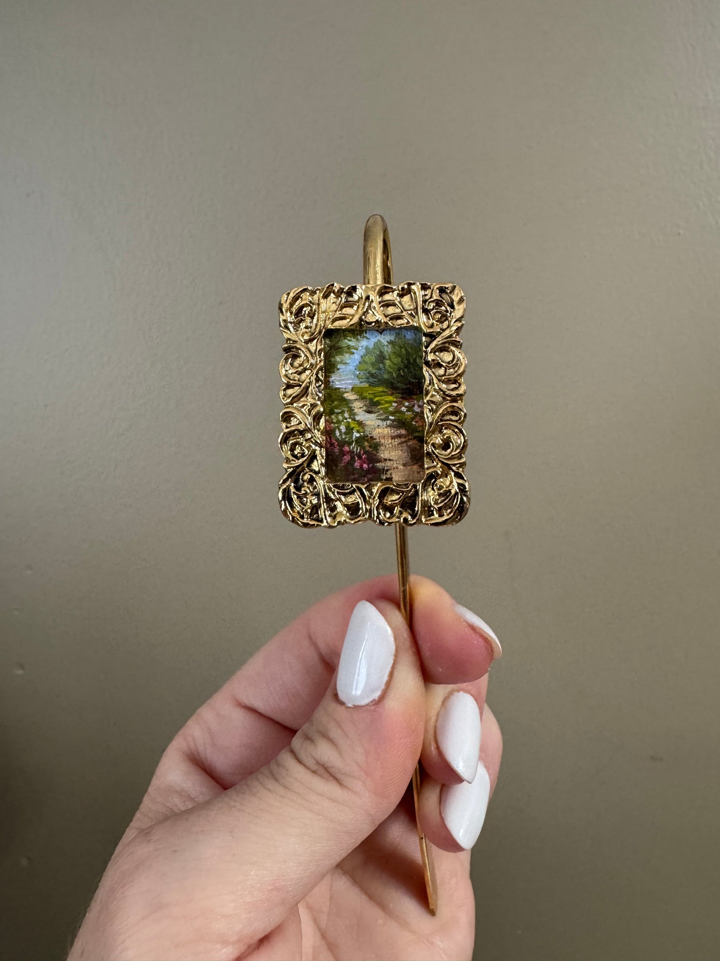 Solo live bookmark with original oil painting