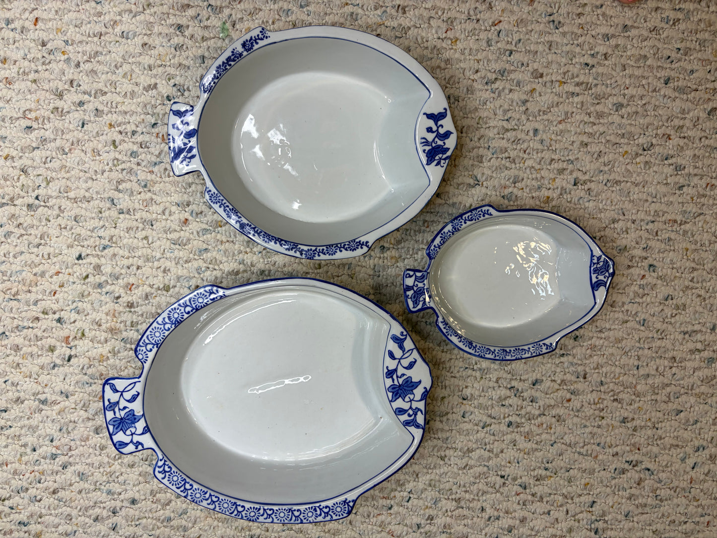 Sweetest nesting fish bowls with blue and white floral designs! As is!