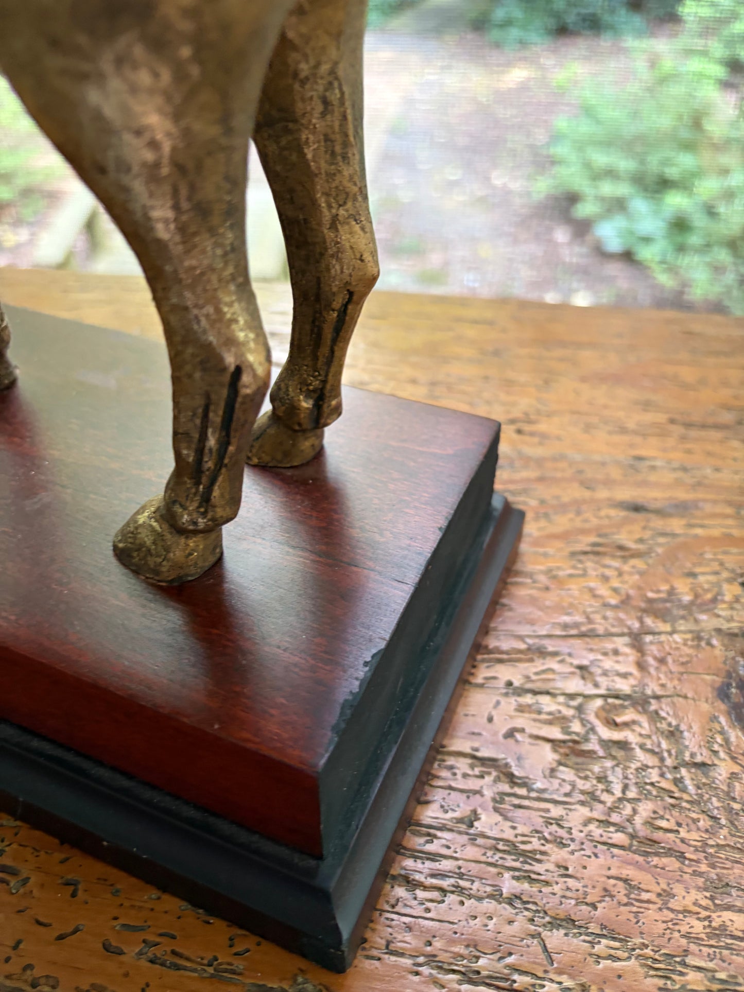 Gorgeous Bombay & Co. horse figurine on wood base!