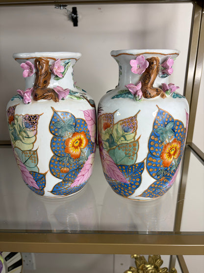 Stunning Tobacco Leaf vases pair with raised flowers! As is!