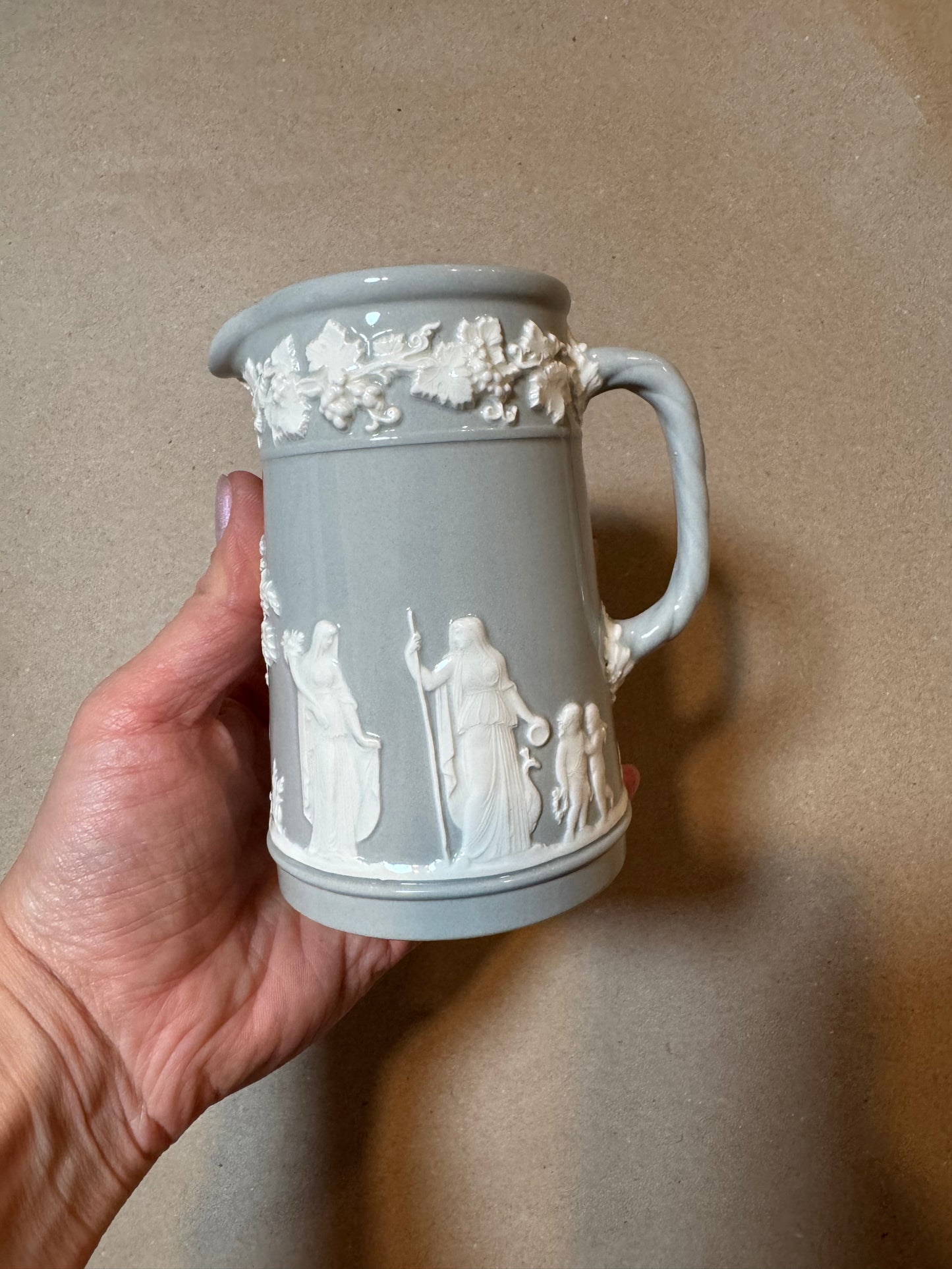 Live 06/15 sage green grey pitcher Wedgwood