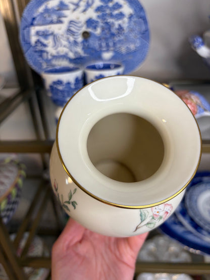 Lovely Lenox Serenade bird vase!