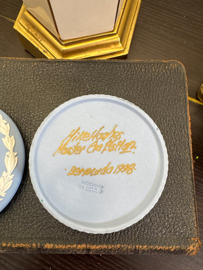 Wedgwood rare lavender light blue cupcake trinket box with long tail bird