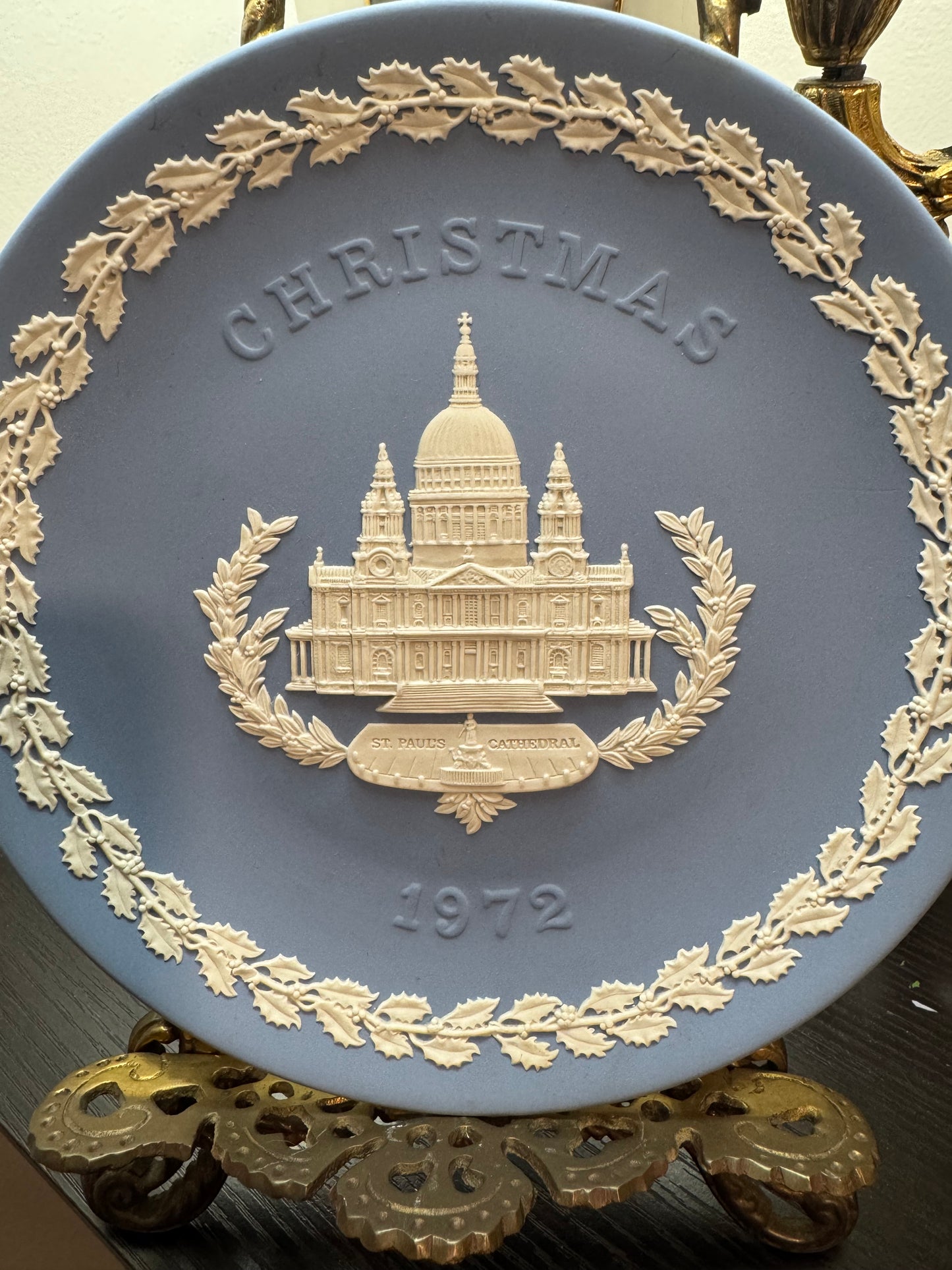 Wedgwood lavender Christmas plate 1972 St Paul Cathedral