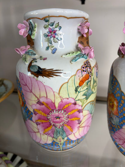 Stunning Tobacco Leaf vases pair with raised flowers! As is!