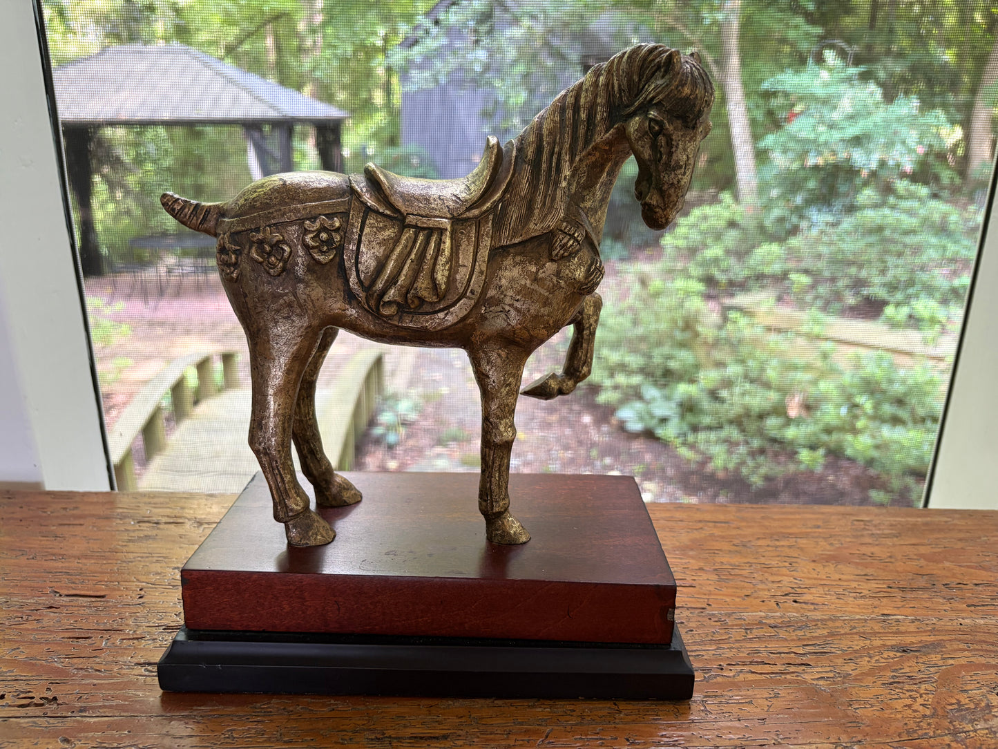 Gorgeous Bombay & Co. horse figurine on wood base!