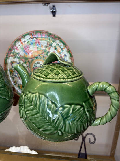 Bordallo green teapot with raised leaf lid!