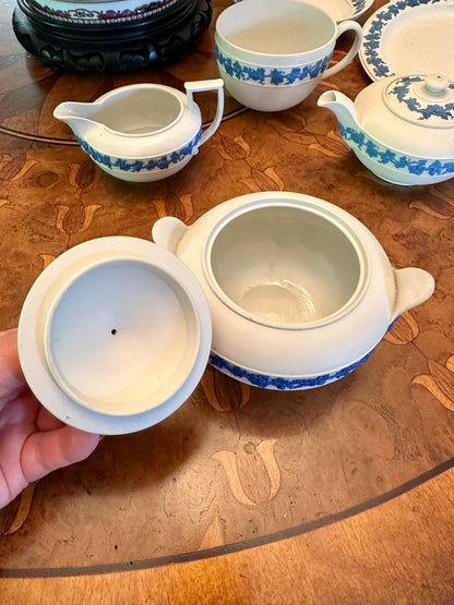 Antique Wedgwood Smear-Glazed Stoneware Covered Sugar Bowl with Lavender Sprigged Grapes