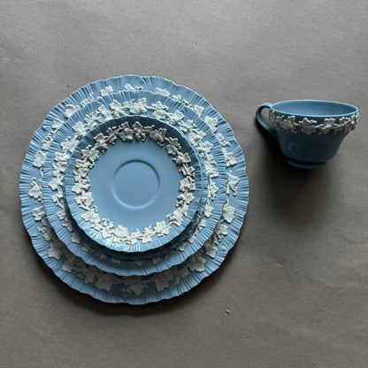 Set of 5 Queensware Wedgwood dining set plates and tea set