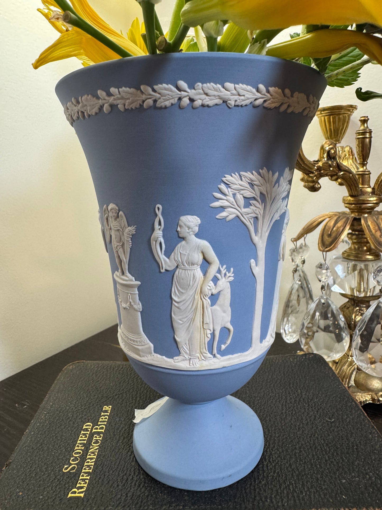 Wedgwood lavender and white beautiful vase urn 7.5”