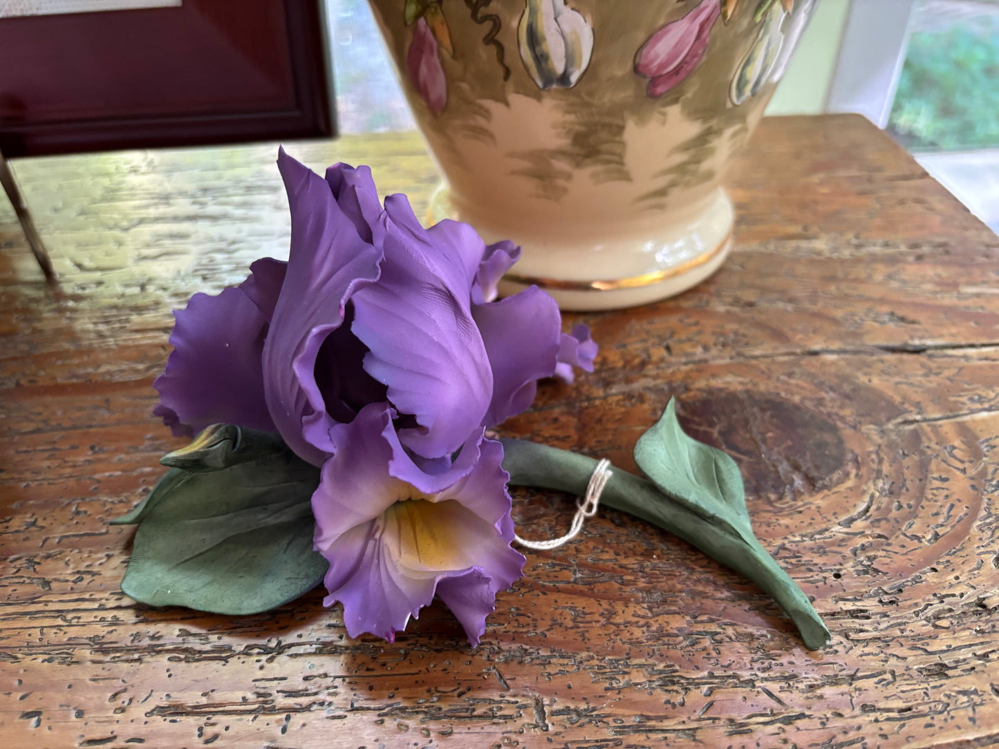 Beautiful Capodimonte Iris flower! As is!