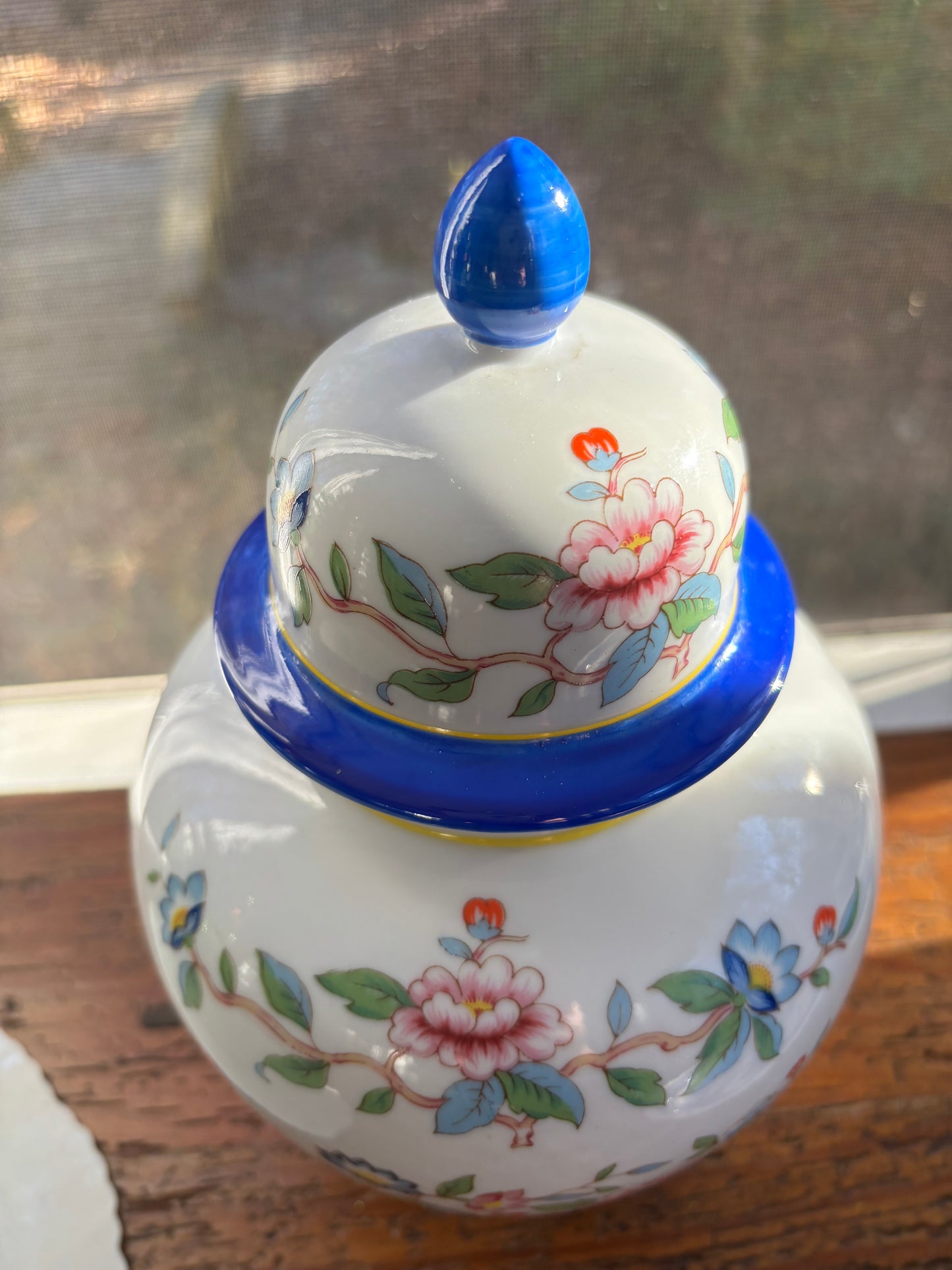 Chinoiserie floral lidded ginger jar with bird!