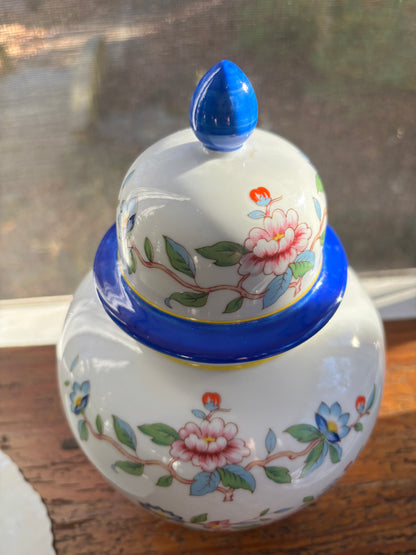 Chinoiserie floral lidded ginger jar with bird!